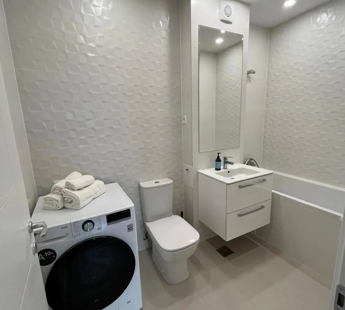 Hils Pallady - Amy Apartment Bucharest 0*,